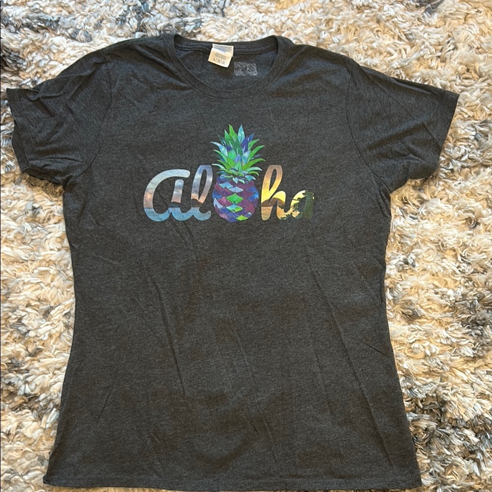 Gray Aloha Graphic T-Shirt size large